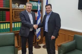Παραδίδει τις ενδυμασίες στις ομάδες της Γ Εθνικής η Περιφέρεια Κρήτης