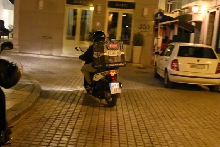 Κλειστά take away και delivery από τις 20:30