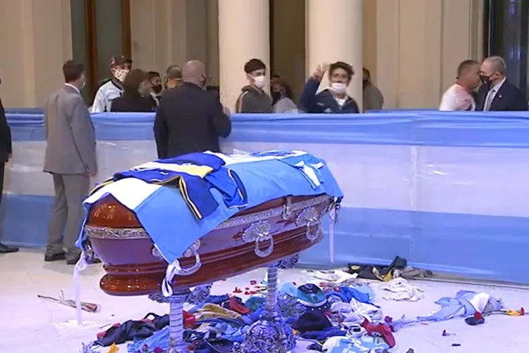Το τελευταίο… αντίο στον Μαραντόνα <i class="fa fa-video-camera" aria-hidden="true"></i>