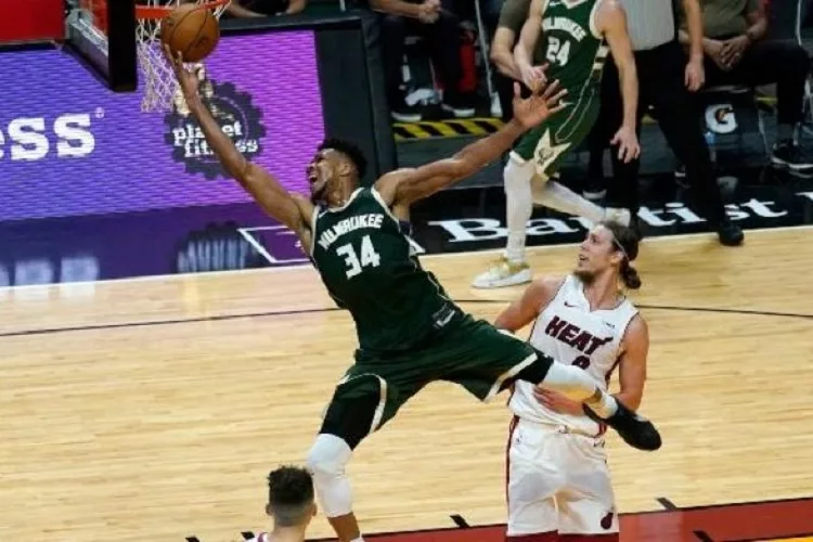 Με «διπλό» Γιάννη το Top 10 της βραδιάς στο NBA