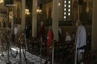 Με περισσότερους πιστούς τελικά οι εκκλησίες τα Χριστούγεννα – Τι θα ισχύσει