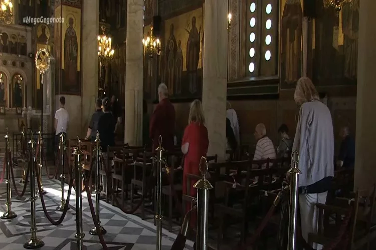 Με περισσότερους πιστούς τελικά οι εκκλησίες τα Χριστούγεννα – Τι θα ισχύσει