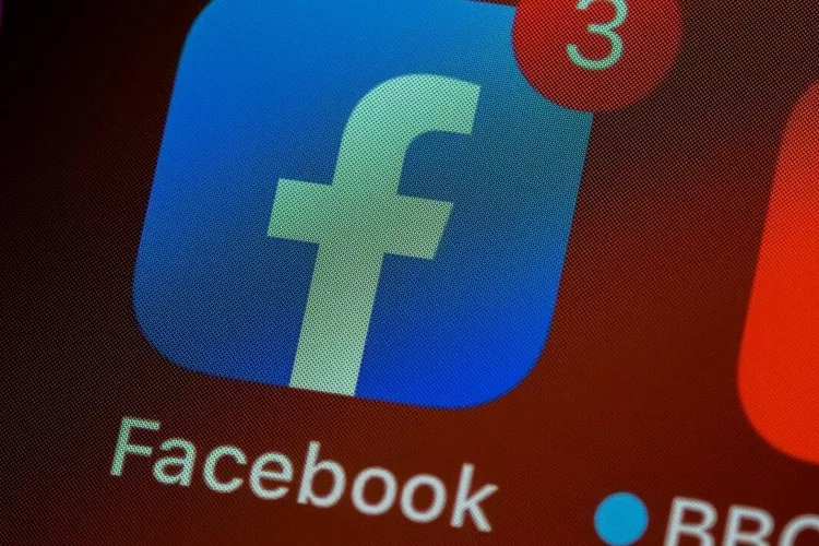 Facebook: Ο Ζούκερμπεργκ έχασε 7 δισ. δολάρια μέσα στις 6 ώρες του μπλακ άουτ!