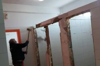 Ξεκίνησε η ανακαίνιση των αποδυτηρίων στο κολυμβητήριο! <i class="fa fa-camera" aria-hidden="true"></i>