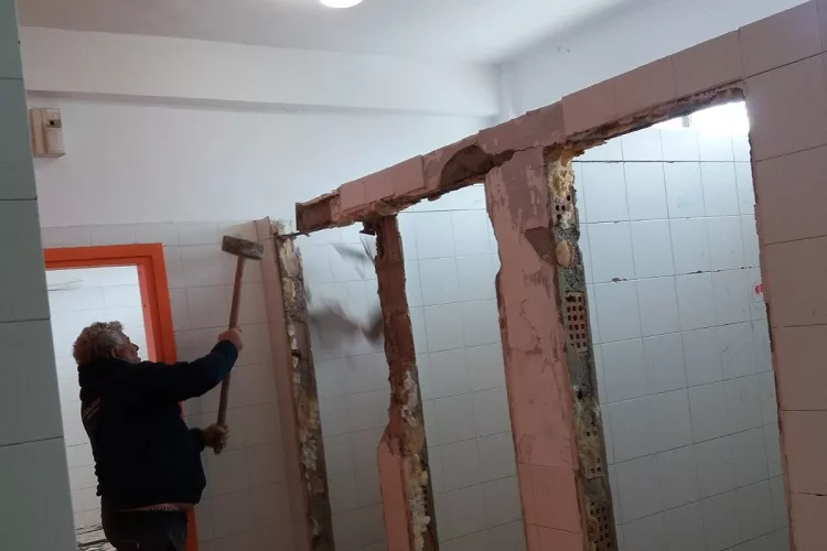 Ξεκίνησε η ανακαίνιση των αποδυτηρίων στο κολυμβητήριο! <i class="fa fa-camera" aria-hidden="true"></i>