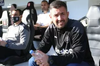 Η ενόχληση του Σίμου στην συνέντευξη τύπου