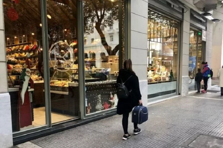 Με κόφτη θα είναι το SMS στο 13032 για τα εμπορικά καταστήματα