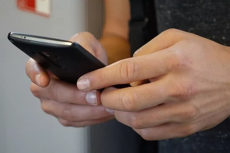 13033: Τι SMS στέλνουμε για click away, βιβλιοπωλεία, κομμωτήρια