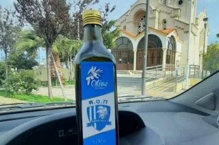 Το «Λάδι Πόρος» με φόντο τον Άγιο Γεώργιο <i class="fa fa-camera" aria-hidden="true"></i>