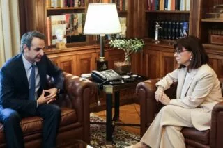 Σε τρεις ομάδες σήμερα η ορκωμοσία των νέων μελών της κυβέρνησης