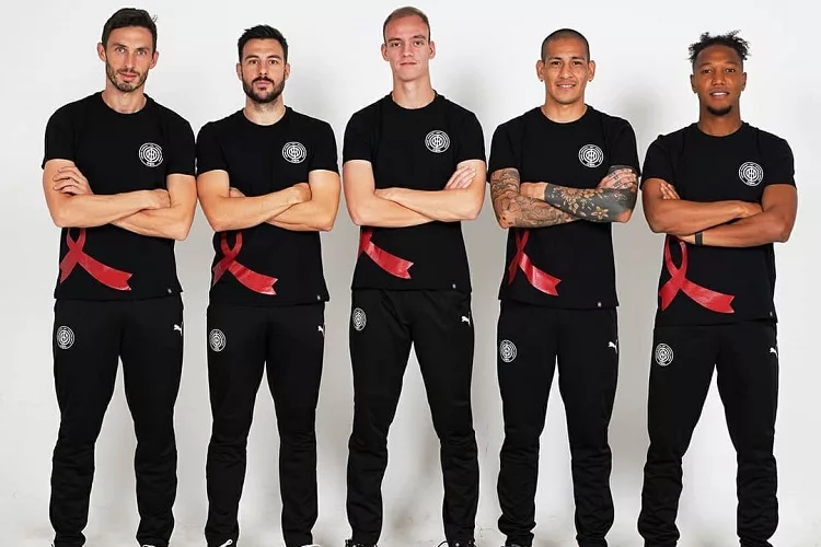 Διαθέσιμα τα T-shirt “Say NO to AIDS”, τα έσοδα από τις πωλήσεις θα διατεθούν στο «Κέντρο Ζωής»