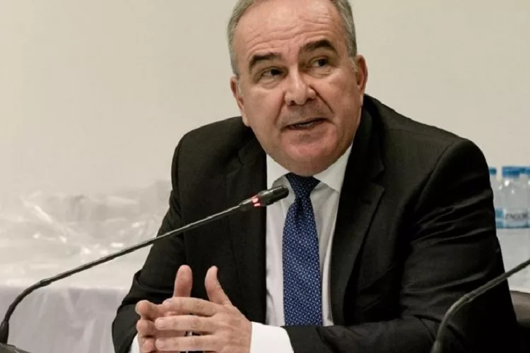 Ν. Παπαθανάσης: «Ανοίγουν κομμωτήρια και κουρεία»