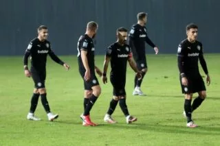 Στο όριο καρτών Κοροβέσης, Μεγιάδο