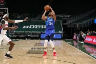 Θέαμα από «Antetokounbros» και… περίπατος για Μπακς με Πίστονς <i class="fa fa-video-camera" aria-hidden="true"></i>