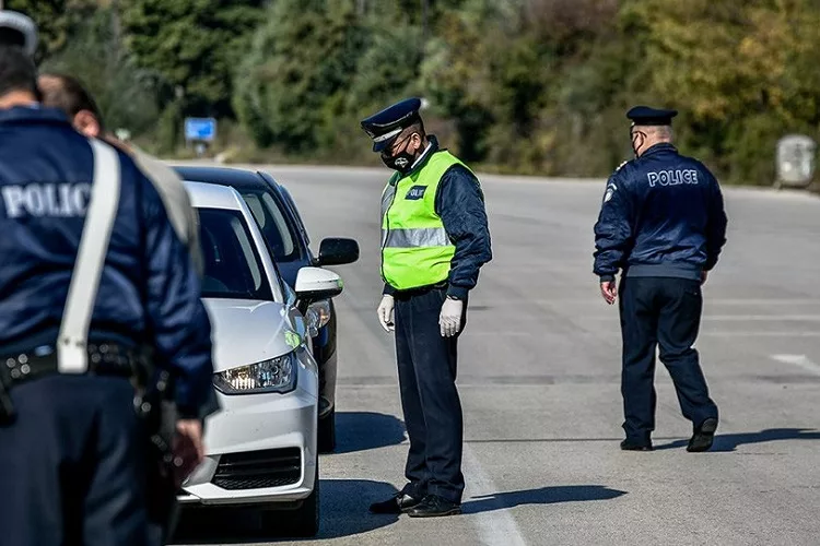 Πάσχα: Απαγόρευση κυκλοφορίας από τις 22:00 και τραπέζι έως 12 άτομα