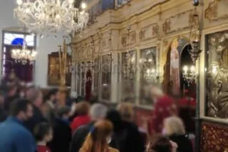 Θεοφάνεια: Συνωστισμός στη Μητρόπολη Χανίων για τη Θεία Κοινωνία