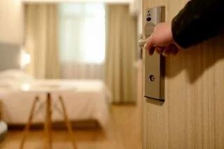 Ξενοδοχοϋπάλληλοι Ηρακλείου: Ξεκίνησαν οι αιτήσεις επαναπρόσληψης-Κάλεσμα από το Σωματείο