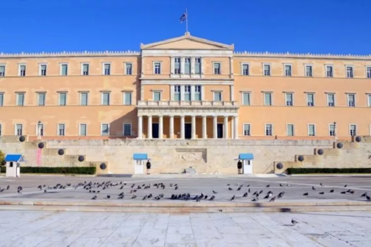 Εντοπίστηκαν 4 κρούσματα κορωνοϊού στη Βουλή – Τεστ στη Φρουρά