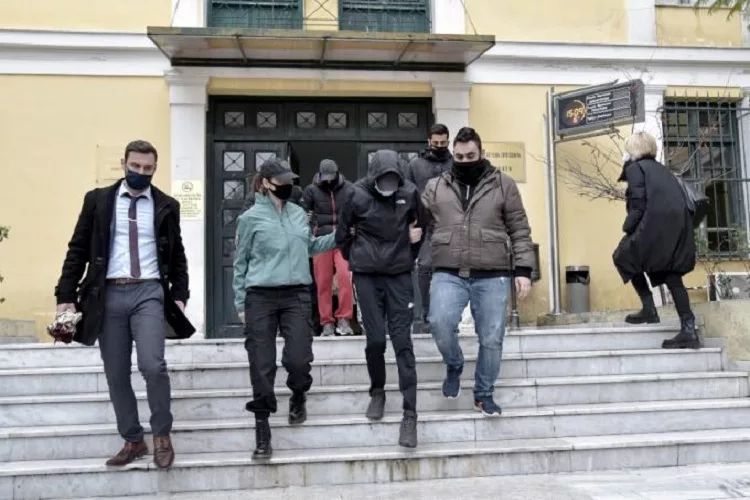Σήμερα απολογούνται στον ανακριτή οι δύο ανήλικοι για την επίθεση στον σταθμάρχη