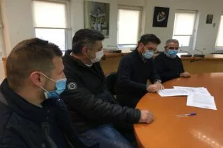 Έπεσαν οι υπογραφές – Ξεκινάει άμεσα η αναβάθμιση του γηπέδου της Τυλίσου!