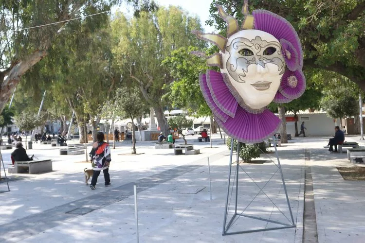 Το Ηράκλειο «φορά» τα αποκριάτικα του! <i class="fa fa-camera" aria-hidden="true"></i>