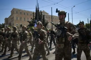 Στο Σύνταγμα η παρέλαση της 25ης Μαρτίου παρά τις ενστάσεις των ειδικών