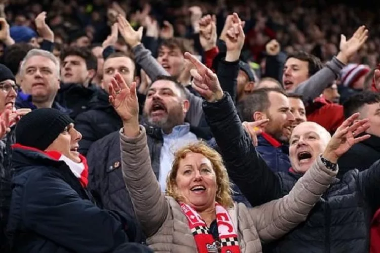 Με φιλάθλους οι τελευταίες αγωνιστικές της Premier, αρνητική η UEFA για το Αγγλία-Τσεχία