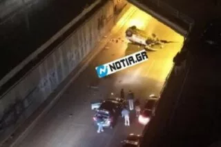 Απίστευτο: Ι.Χ. έπεσε από γέφυρα και ο οδηγός δεν έπαθε ούτε γρατζουνιά!