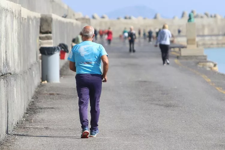 Καιρός: Ανεβαίνει η θερμοκρασία τη Μ. Τρίτη