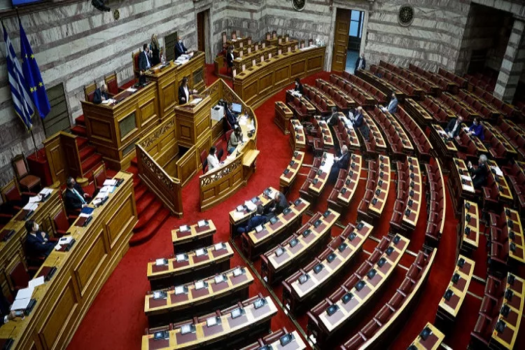Πέρασε με 166 «ναι» το ν/σ για την Παιδεία -Ελάχιστη βάση εισαγωγής, ν+2 και πανεπιστημιακή αστυνομία