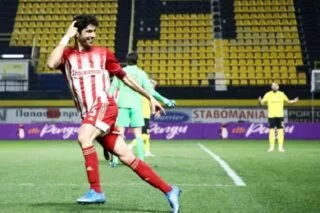 Το… έγκλημα του Κουέστα και η ποδοσφαιρική ευφυία του Μπουχαλάκη έστειλαν τον Ολυμπιακό στους «4» <i class="fa fa-video-camera" aria-hidden="true"></i>