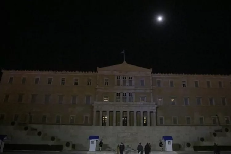 Εμβληματικά τοπόσημα του κόσμου στο σκοτάδι για τη φετινή «Ώρα της Γης» <i class="fa fa-video-camera" aria-hidden="true"></i>