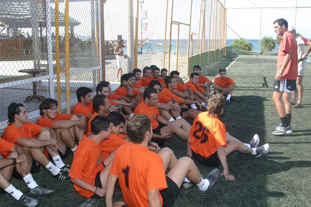 Κρατάει χρόνια αυτή η… κολώνια