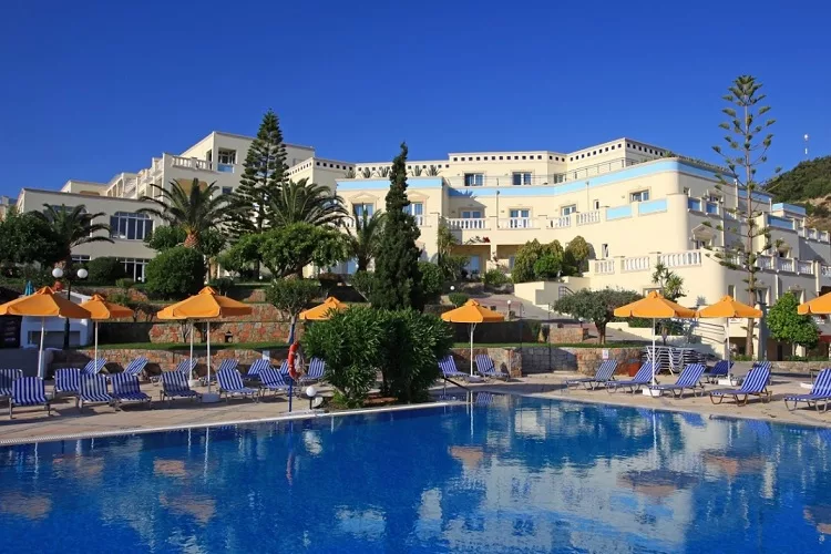 Ξεκινάει ο εμβολιασμός ιδιοκτητών και εργαζόμενων στον Τουρισμό