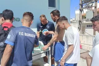 Τους γλύκανε…