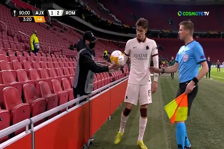 Το ball boy πέταξε με δύναμη την μπάλα σε παίκτη της Ρόμα <i class="fa fa-video-camera" aria-hidden="true"></i>