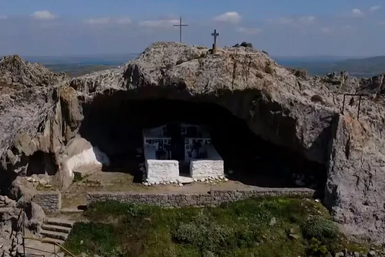Λήμνος… εκκλησία Κακαβιώτισσα μέσα στη σπηλιά