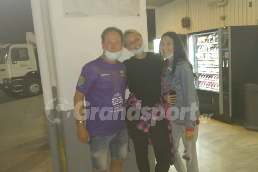 Στο αεροδρόμιο και η οικογένεια Κοκκίνη!