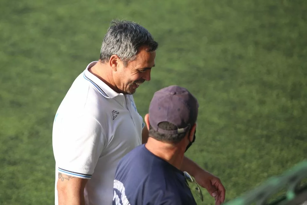 Πόρος: Θετικό κλίμα για παραμονή Σκέντζου – Σε πρώτο πλάνο το  γηπεδικό
