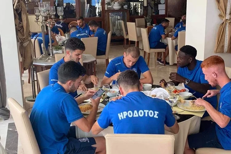 Δείπνησαν πριν την αναχώρηση για το γήπεδο στον Ηρόδοτο