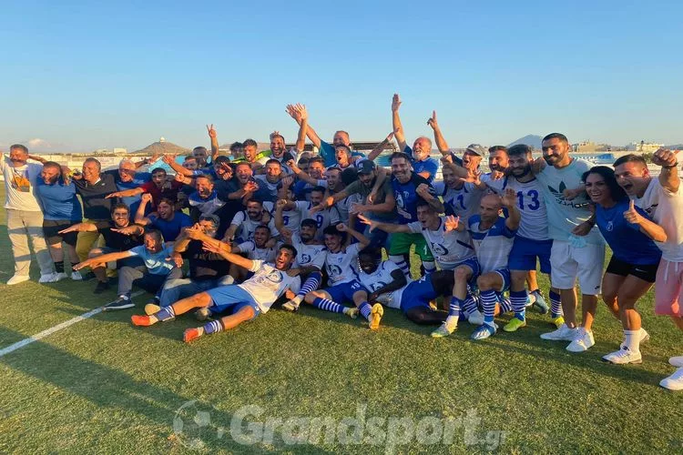 Επικές στιγμές στη Νέα Αλικαρνασσό! Παίκτες γύρω από ένα τηλέφωνο και στα ουράνια με το τελικό σφύριγμα!