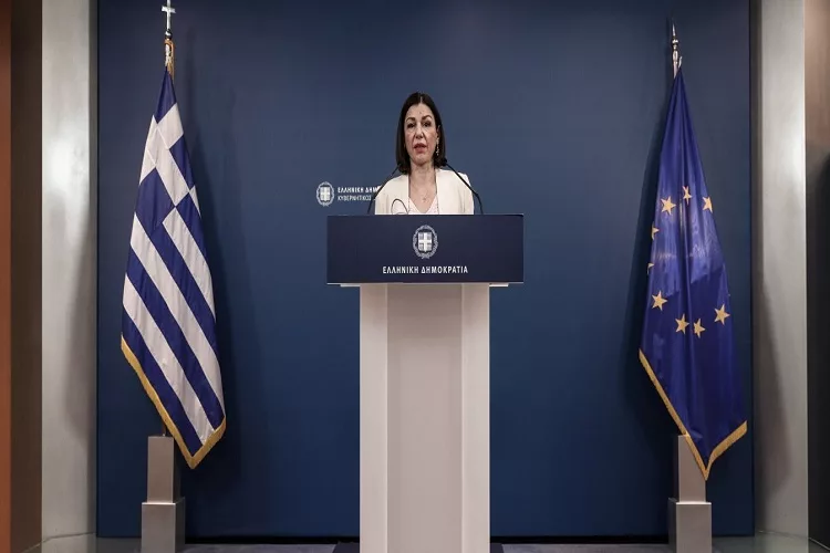 Πελώνη για εμβολιασμούς 15 έως 17 ετών: Ξεκινούν μόλις δώσει το «πράσινο» φως η Επιτροπή