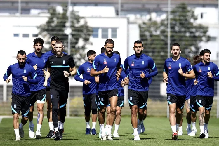 Κόσοβο-Ελλάδα: Εκπλήξεις από τον Φαν’τ Σχιπ – Βασικός ο Δουβίκας