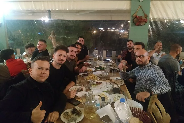 Οικογενειακό τραπέζι στην Ομόνοια!