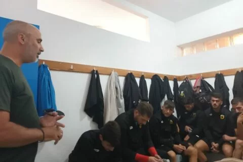 Αποχαιρέτησε του παίκτες της ΑΕΚ ο Α. Παπακώστας!