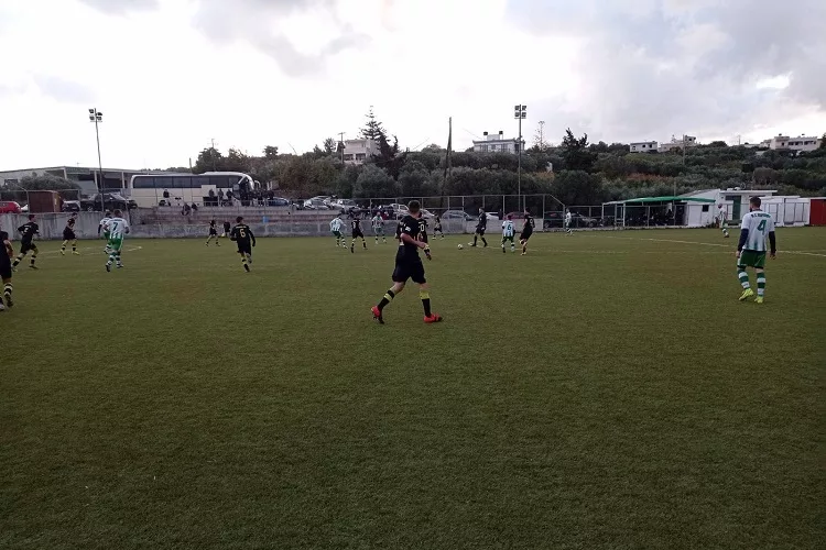 Συνεχίζει ακάθεκτος ο Κόροιβος