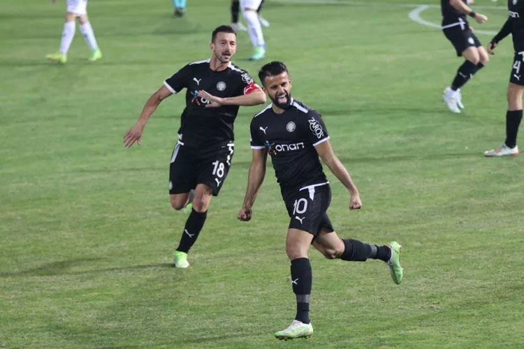 Με το βλέμμα στον Απόλλωνα