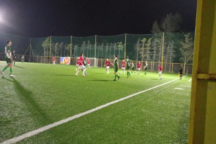 Ισόπαλοι στη Βαγιά, Ελπίδες και Δόξα
