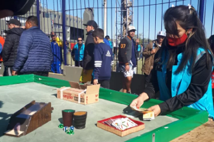Χρηματικά έπαθλα, αυτοκίνητα, όπλα και ναρκωτικά: Εφοδος σε ομάδα της Αργεντινής για παράνομο τουρνουά (pics)