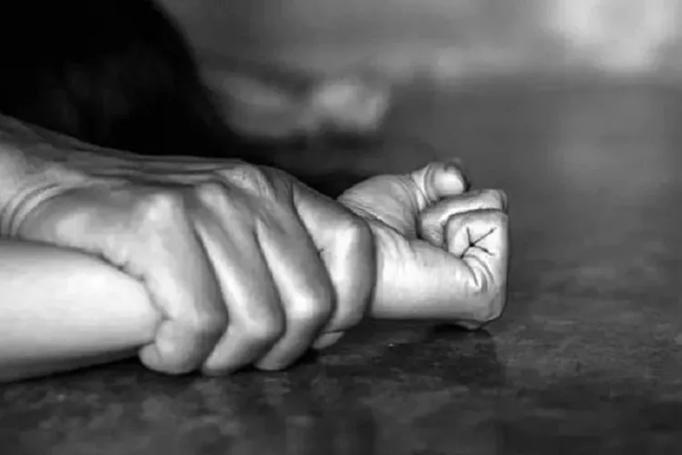 Κρήτη: Νεαρή κοπέλα κατήγγειλε ομαδικό βιασμό – Την ξυλοκόπησαν άγρια